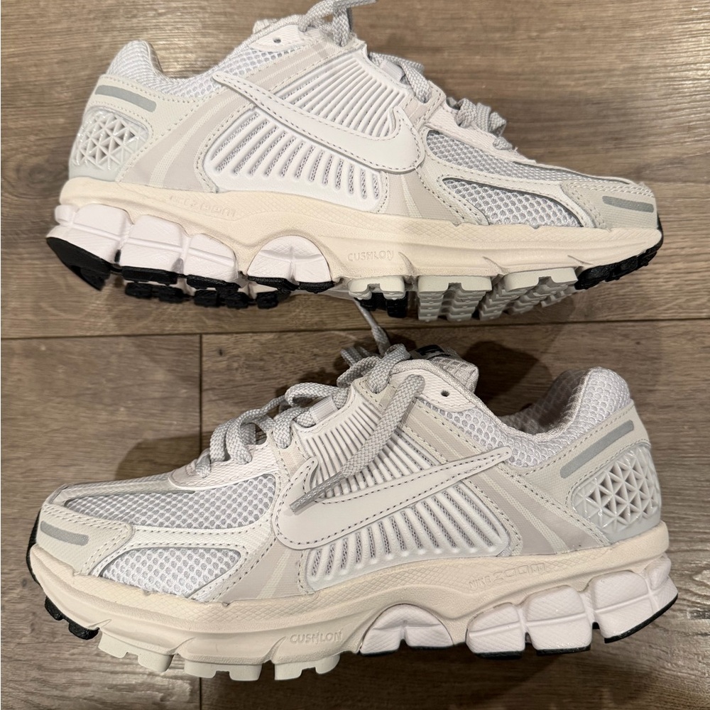 Nike Air Zoom Vomero 5 White Vast Grey W Sz 6.5 - FQ7079-100